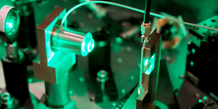 Billede af en høj-følsom magnetfelts diamantsensor, der anvendes i kvanteteknologien.  Fotograf: Jonas Neergaard-Nielsen and Sepehr Ahmadi