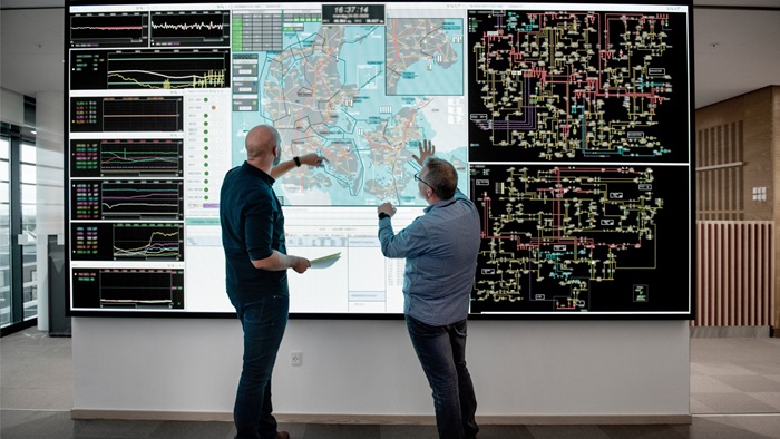 Analyzing which sources the energy in the grid should come from is complex - especially as a larger part comes from wind and sun which has a more unpredictable output. To Energinet, a quantum computer would be able to handle complicated calculations that a classic computer can't do. Photo: Energinet/Maria Tuxen Hedegaard