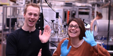 PhD students, Brian Knudsen and Elisa Paoli in the ultra-high vacuum laboratory
